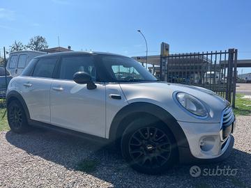 Mini Cooper 1.5 benzina 136 cv