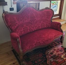 Divano per vetrina o arredo di locali commerciali