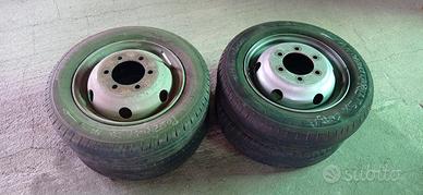 Cerchi e gomme Iveco Daily 35/10