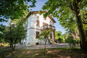 Villa di 286 m² con 5 locali e box auto doppio a C