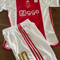 Maglia e pantaloncino Ajax