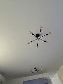 Due lampadari con lampadine