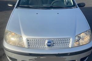 Strabiliante auto super conveniente