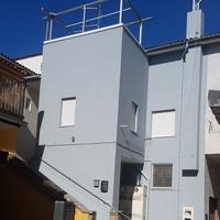 Casa indipendente, 2 appartamenti, box e terrazzo