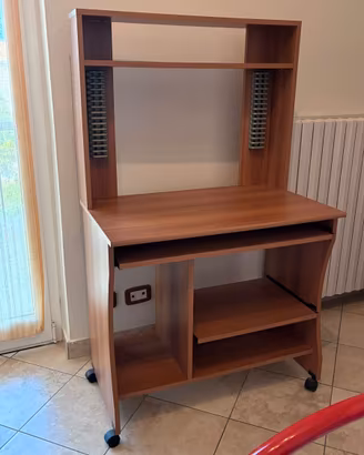 Scrivania porta PC con ruote, ripiani e alzata