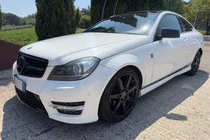 Mercedes-benz C 220 CDI Coupé Avantgarde AMG