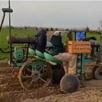 Seminatrice e pianta patate e bulbi