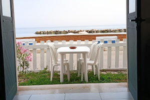 Bilocale c/ giardino fronte mare-a10mt dalla spiag