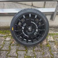 Pneumatici chiodati con cerchi O.Z. per YARIS GR