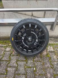 Pneumatici chiodati con cerchi O.Z. per YARIS GR