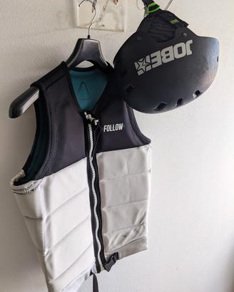 Giubbotto e casco wakeboard 