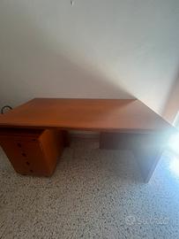 Scrivania e cassettiera separata con ruote