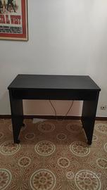 Scrivania in legno