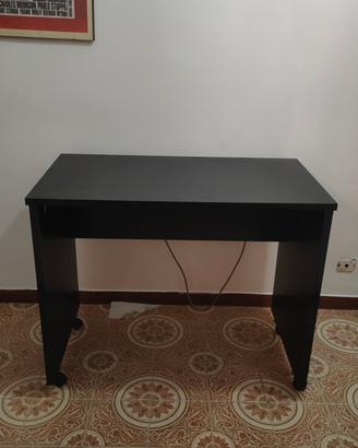 Scrivania in legno