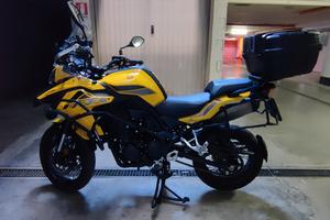 Benelli TRK 502x + Tris valigie da viaggio