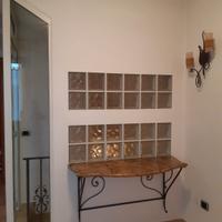 MOBILE IN MARMO + FERRO + LAMPADARIO