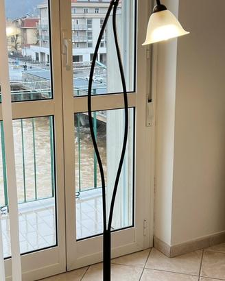 Lampada piantana a stelo da terra