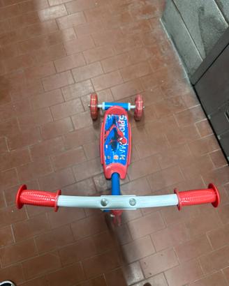 Monopattino spiderman