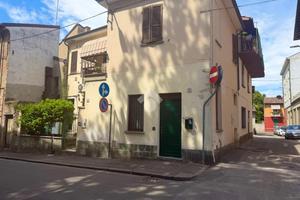 2 LOCALI A BRONI