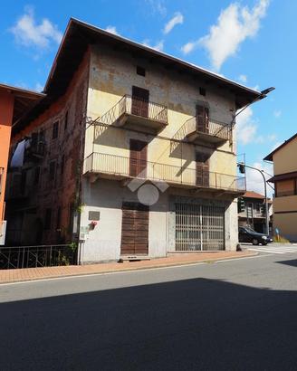 NEGOZIO A COSSATO