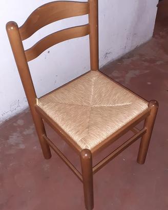 Sedia in legno massello con seduta in paglia