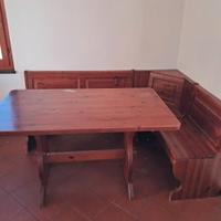 Tavolo e panca angolare