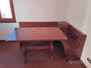 Tavolo e panca angolare