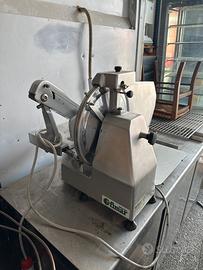 Affettatrice verticale lama 330