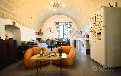 Ampia villa con giardino