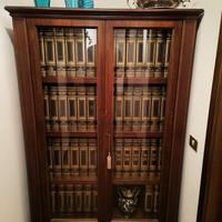 Enciclopedia Treccani e del 900 con mobile