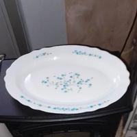 Piatto portata ovale in Arcopal fiori azzurri 