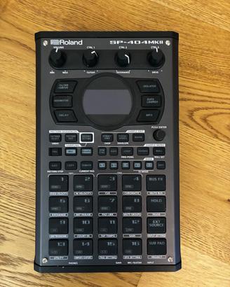 Roland  sp 404 mk2