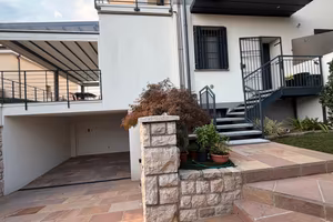 Elegante trilocale con giardino, indipendente