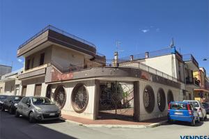 INDIPENDENTE ED ANGOLARE CON GIARDINO ZONA