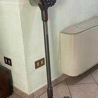 Dyson V8 con accessori