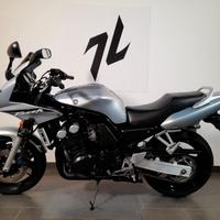 YAMAHA FZS 600 FAZER