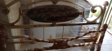 Letto di ottone bagnato in oro