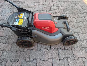 tagliaerba milwaukee a batteria