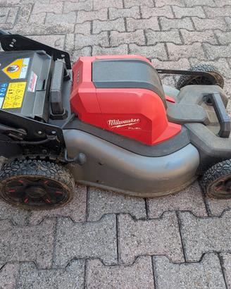 tagliaerba milwaukee a batteria