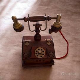 Telefono vintage in legno stile retro