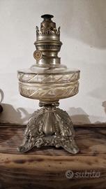 antica lampada ad olio o petrolio
