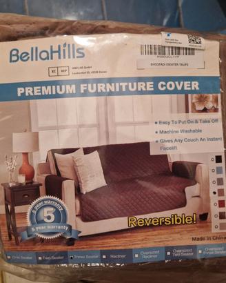 Bella Hills copridivano