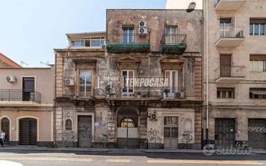 Appartamento a Catania Via Monserrato 7 locali
