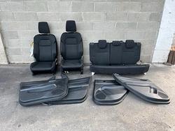 Sedili neri Suzuki Swift Hybrid 2021 5 porte