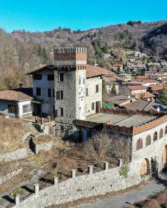Attività / Licenza di 950 m² con 5 locali a Barni