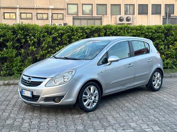 Opel Corsa 1.4 16V 5 porte Cosmo