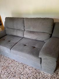 Divano tre posti grigio scuro