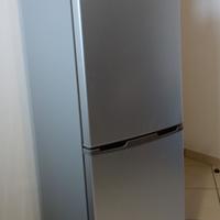 Frigorifero congelatore combinato 158 litri AKAY