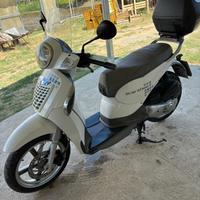 Aprilia scarabeo 125 colore bianco 5.000 Km