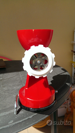 Tritacarne manuale funzionante